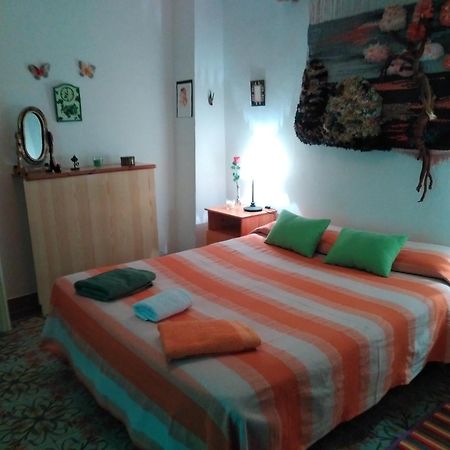 Habitacion En Piso Compartido バルセロナ エクステリア 写真